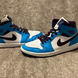 Air Jordan 1's Mid 'Hornets'